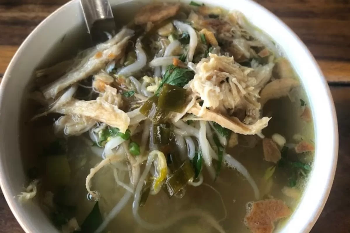 Soto Semarangan Legendaris di Pujasera Pring Cendani: Rasa yang Menghantarkan Kenangan